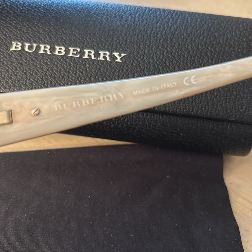 Burberry Black and Tan Eyewear with Case - Picture 4 of 7